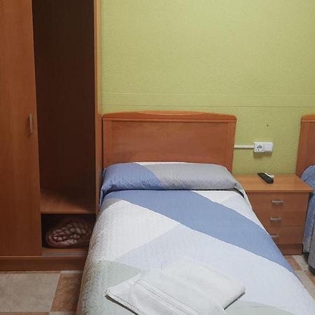 Hostal Los Amigos ลา โรดา ภายนอก รูปภาพ
