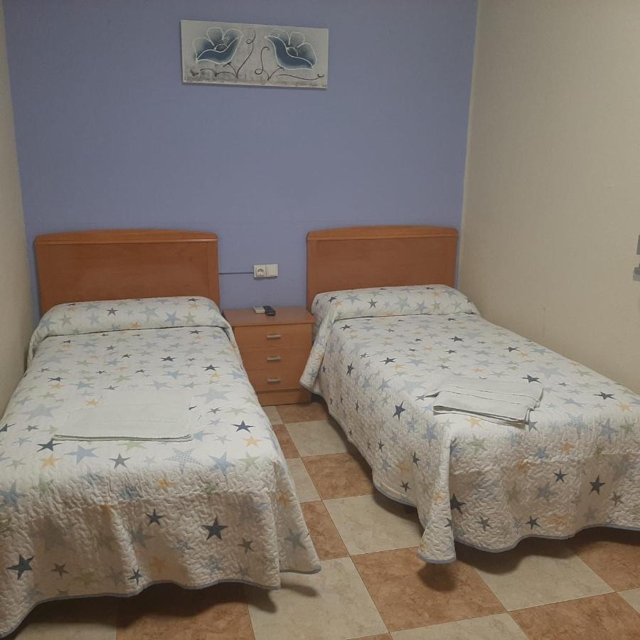 Hostal Los Amigos ลา โรดา ภายนอก รูปภาพ